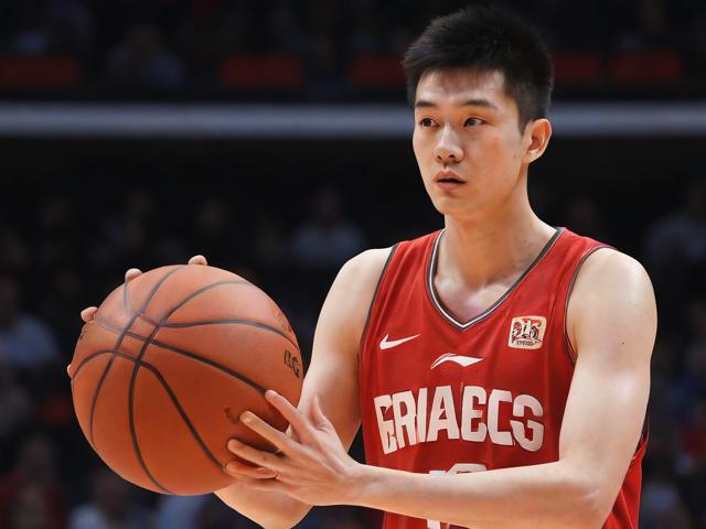 jiuyou.com_ 中国体育界携手推动篮球运动“走出去”，拓展国际市场，当前中国篮球运动推向推进职业化进程的关键是