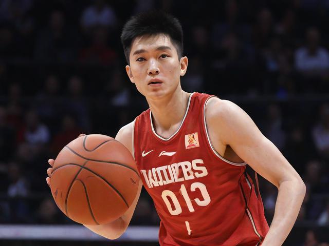 jiuyou.com_ 中国体育界携手推动篮球运动“走出去”，拓展国际市场，当前中国篮球运动推向推进职业化进程的关键是