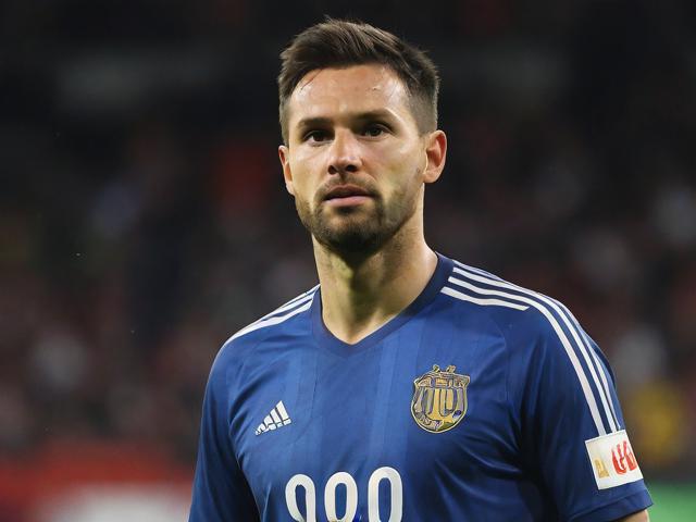 九游体育官网_ 德甲各队纷纷推出定制化球迷礼包，增强互动体验