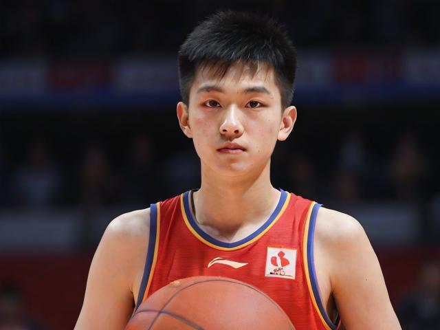 jiuyou.com_ 中国篮球新星崭露头角，年轻球员成为关注焦点，中国篮球运动员新星