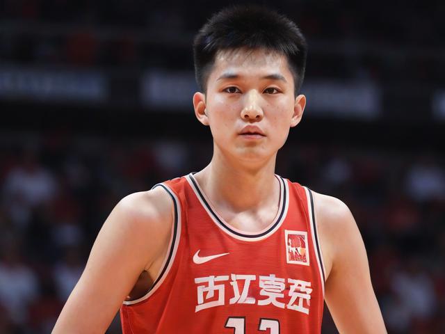 jiuyou.com_ 中国篮球新星崭露头角,年轻球员成为关注焦点,中国篮球运动员新星 jiuyou.com_ 中国篮球新星崭露头角,年轻球员成为关注焦点,中国篮球运动员新星