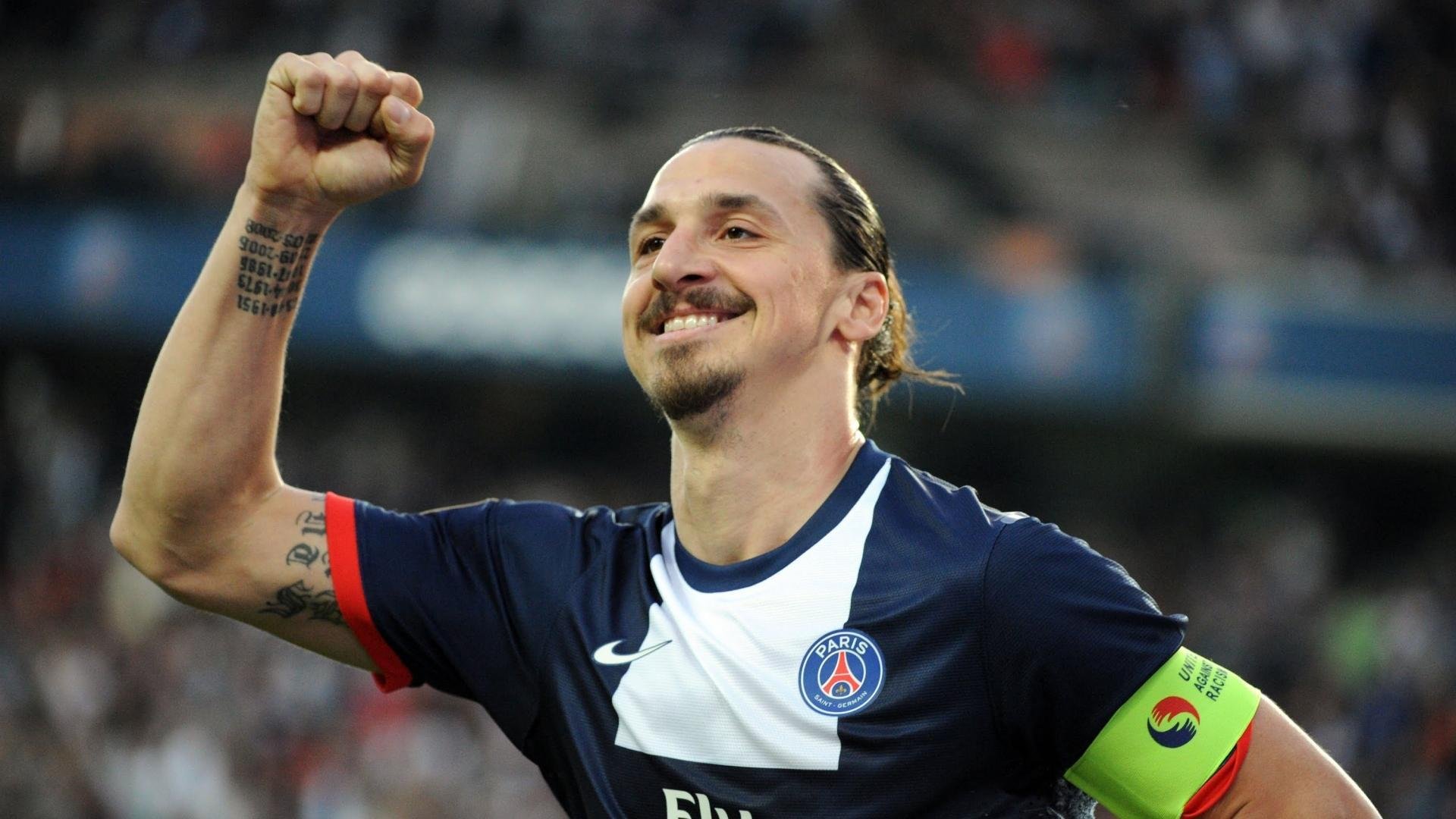 塞内加尔球员穿着毛绒护膝，时尚圈点赞“雪地潮牌”