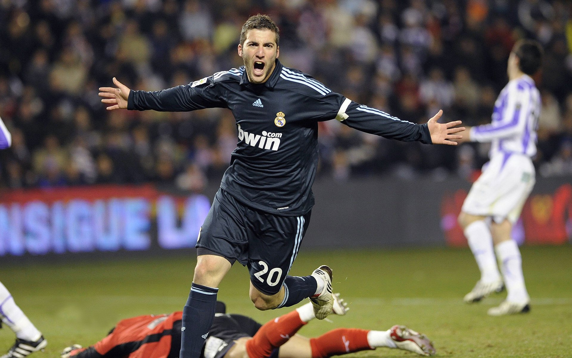 年轻新秀挑战老将,带来不一样的精彩,最年轻的新秀