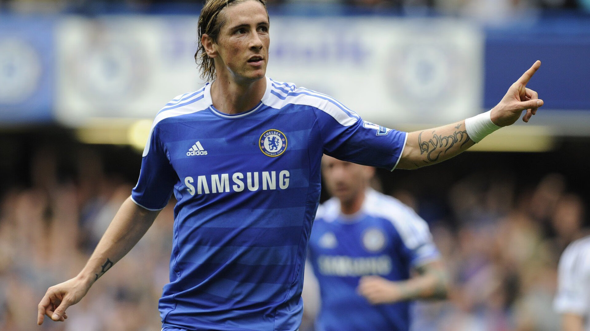 “世界游泳锦标赛新加坡：水上芭蕾选手成全场焦点”